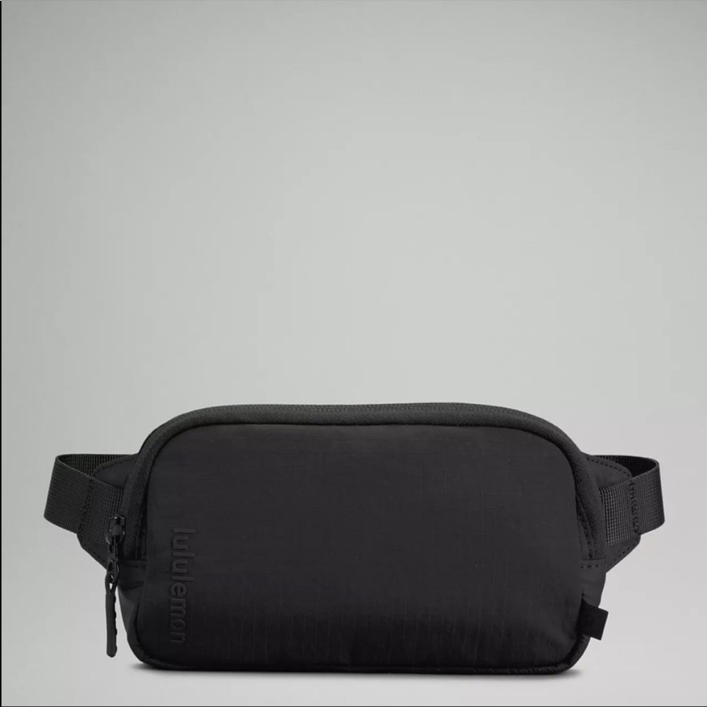 NWT Black Lululemon Mini Everywhere Belt Bag!